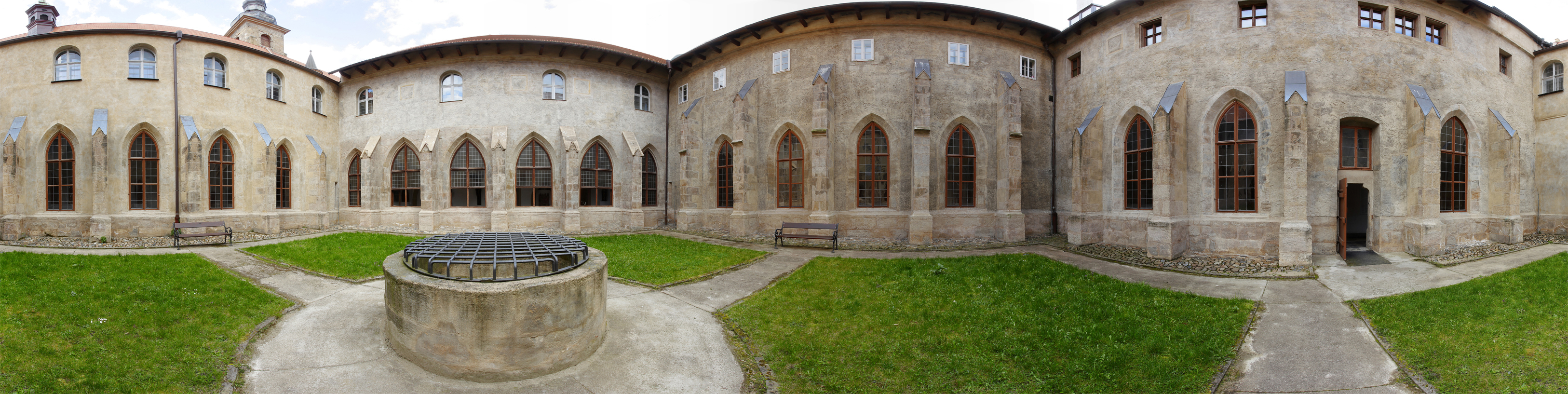 dvorky/12/panoramas/panorama_1.jpg