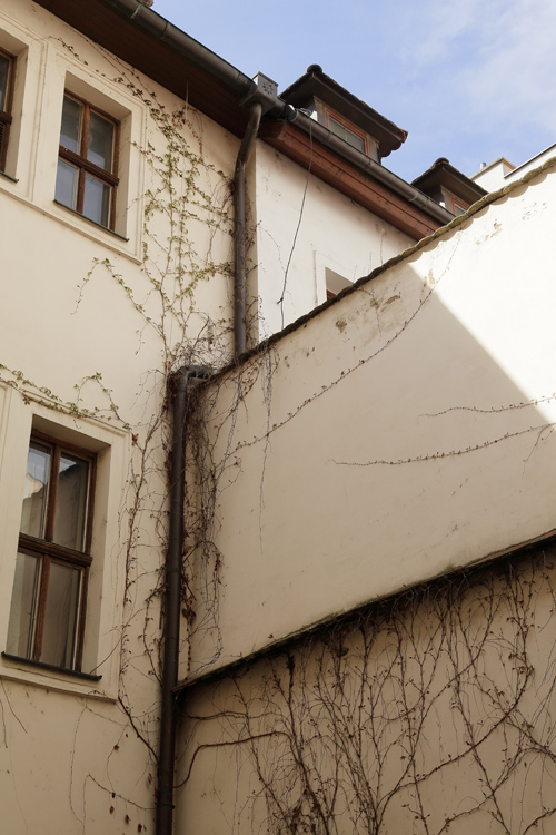 Pražská 13/čp. 83 – Dům se slunečními hodinami                                                      