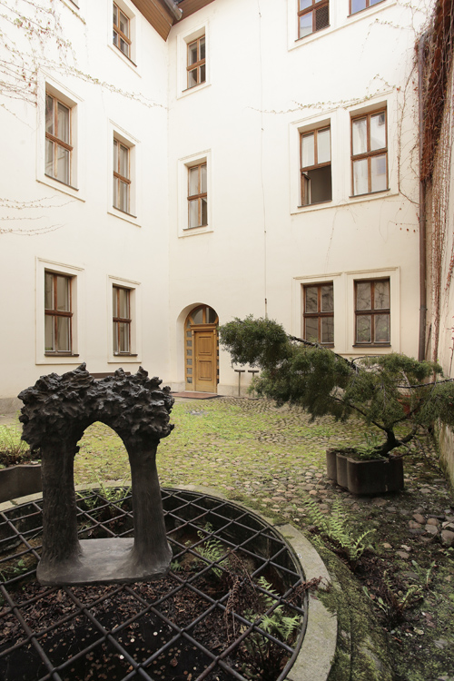 Pražská 13/čp. 83 – Dům se slunečními hodinami                                                      