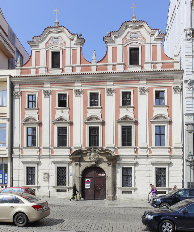 Plzeňské biskupství je domem u pěti hvězd a dvou zlatých břeven                                     